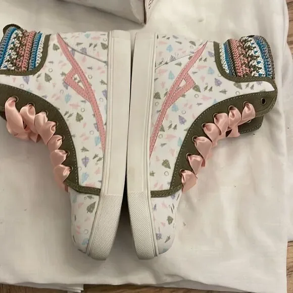 POPPY HIGH TOP SNEAKERS.  NEW - Picture 6 of 7